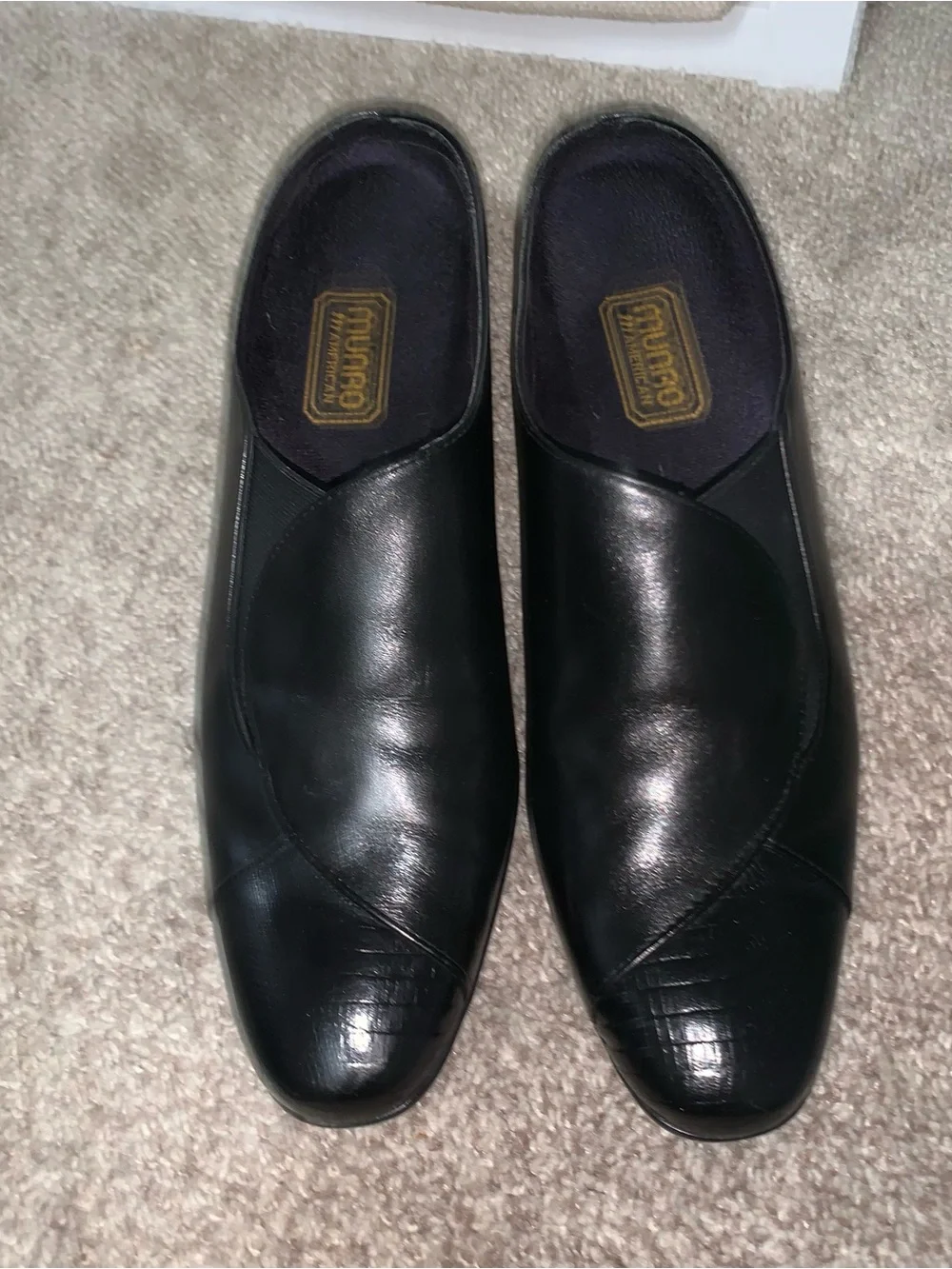 Munro Black Leather Slip-On Low Heel Pumps
